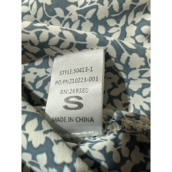 Vestique Top Blouse Size S Double Ruffle Sleeves White Blue Floral - Picture 13 of 15